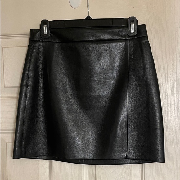 Aritzia Dresses & Skirts - Aritzia Black Leather Mini Skirt
